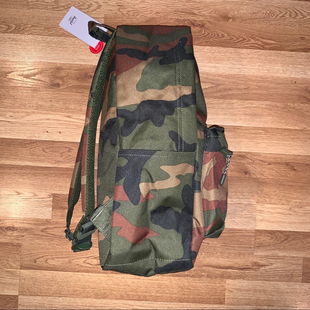 Herschel Supply Co. Camo Classic XL Backpack - Picture 4 of 8